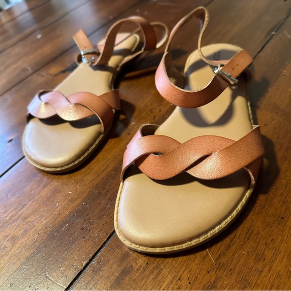 NWOT Torrid Wide Width Sandals 8WW - 9 - Picture 2 of 6